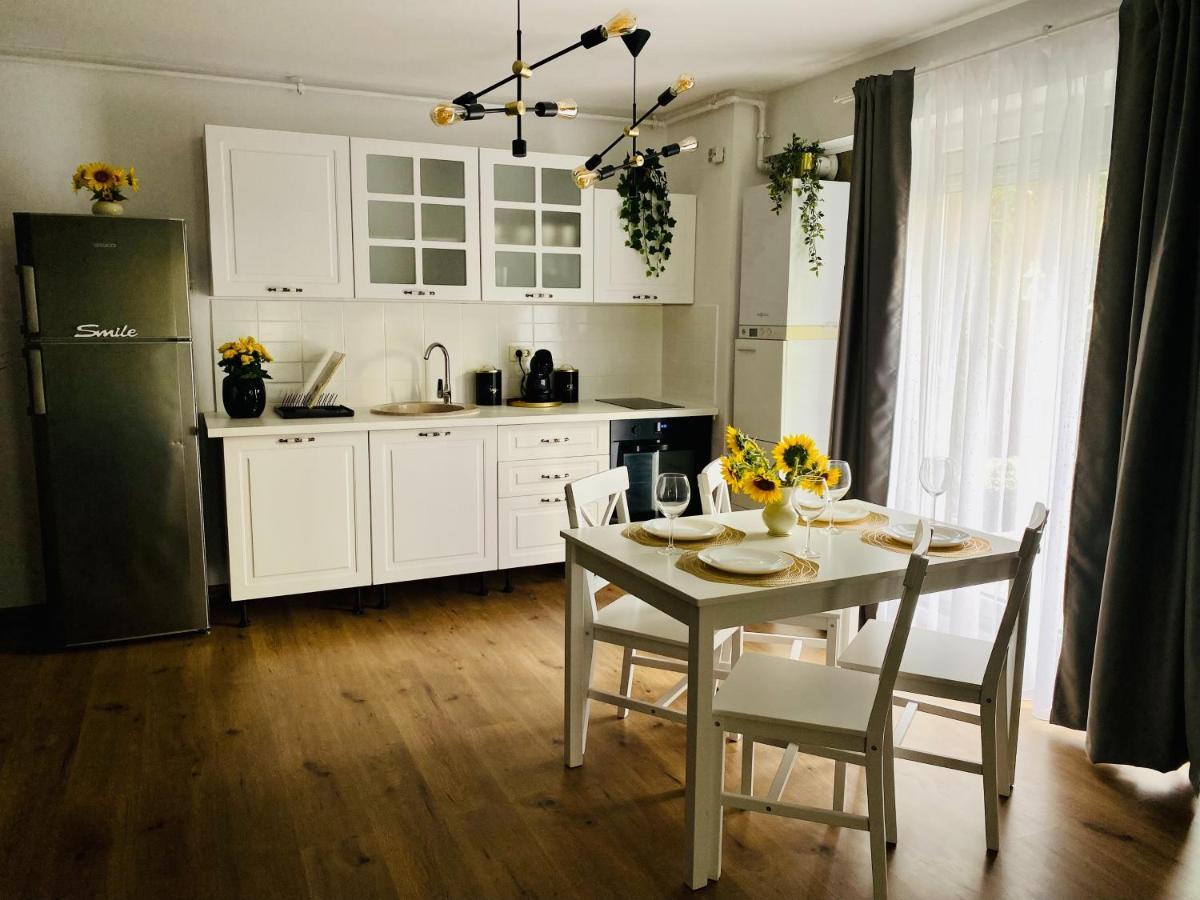 La Maison De Zoe - Airport Residences Отопени Екстериор снимка